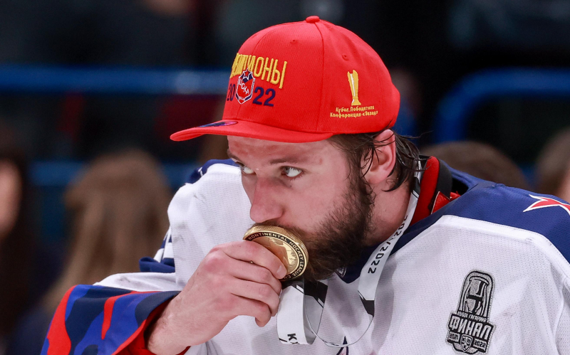 Вратарь сборной фразой &laquo;выберешься или утонешь&raquo; описал службу в армии