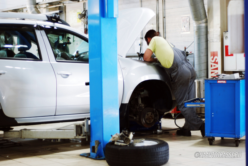 Как правильно менять масло, чтобы не загрязнить двигатель