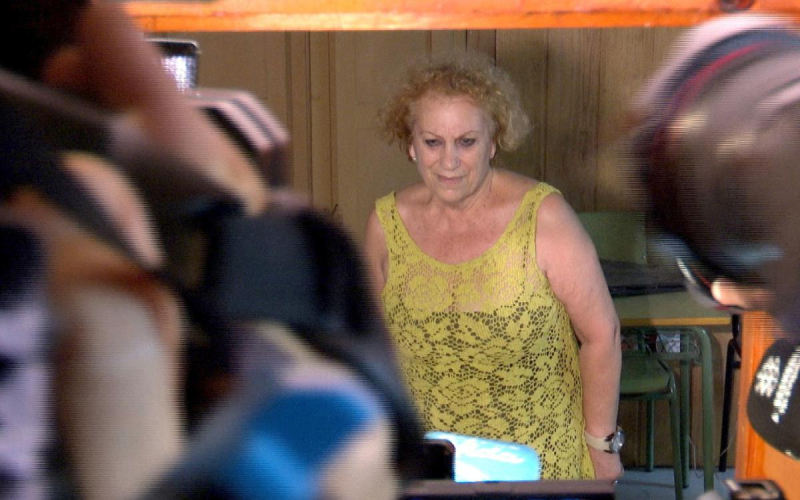 Мать главы испанского футбола попала в больницу на третий день голодовки