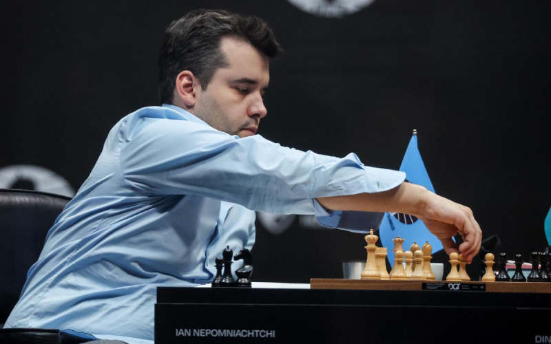Непомнящий единственным из россиян вышел в 1/8 финала КМ по шахматам