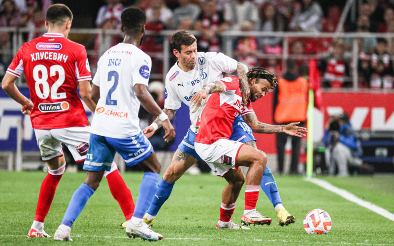 &laquo;Боевое дерби&raquo;. &laquo;Спартак&raquo; нанес &laquo;Динамо&raquo; первое с июля поражение в РПЛ