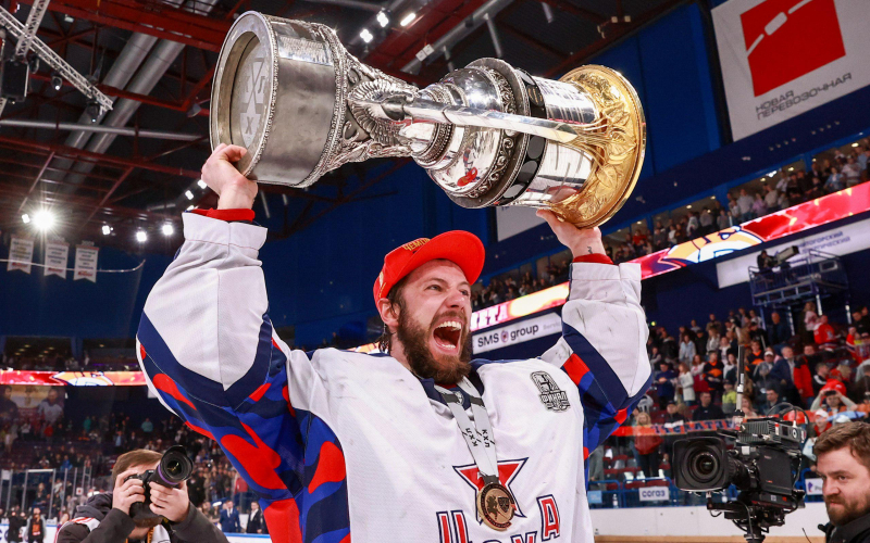 ЦСКА пошел против IIHF. Что грозит российскому хоккею