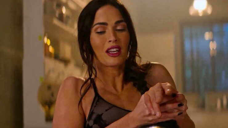 Горячий поединок Меган Фокс и Джейсона Стэйтема в отрывке &laquo;Неудержимых 4&raquo;