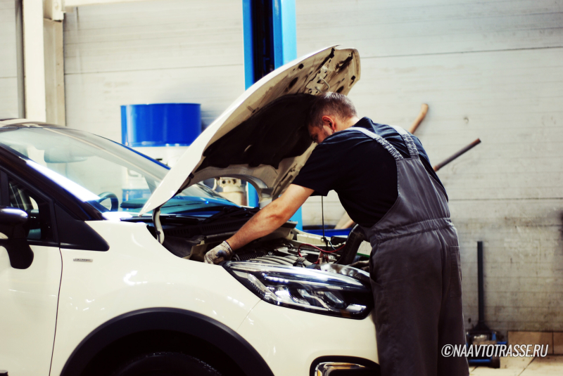 Эксперты рассказали, почему российские автолюбители меняют масло чаще, чем нужно