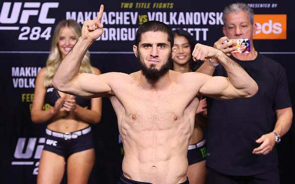 &laquo;Это ограбление&raquo;. Махачев не возглавил рейтинг лучших бойцов UFC