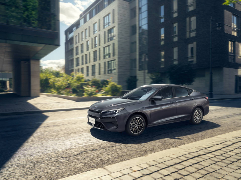 Компания "Москвич" официально рассекретила цены и комплектации на еще одну новинку