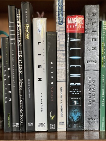 Режиссёр нового &laquo;Чужого&raquo; продемонстрировал источники вдохновения: книги, комиксы и видеоигры