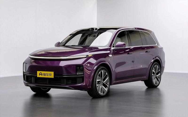 Li Auto L9 2023 года привезли в московкие автосалоны