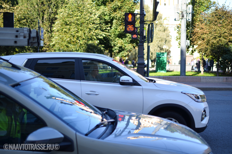 Россиянам все сложнее покупать подержанные машины: они стали очень дорогими