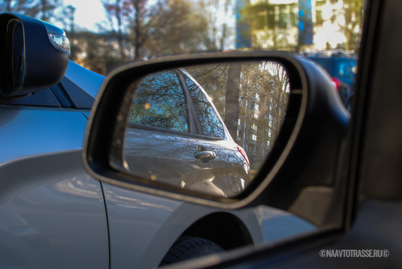 Стало известно, как быстро вызволить автомобиль из сугроба: для этого надо иметь несколько подручных средств и навыков