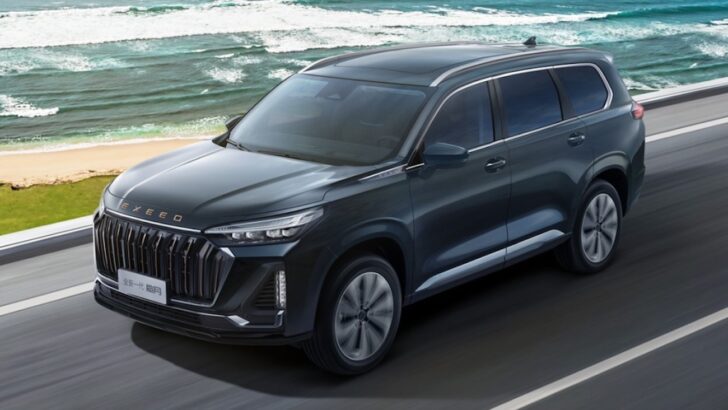 В 2024-ом Exeed представит в России супертехнологичные электроседан и гибридный кроссовер