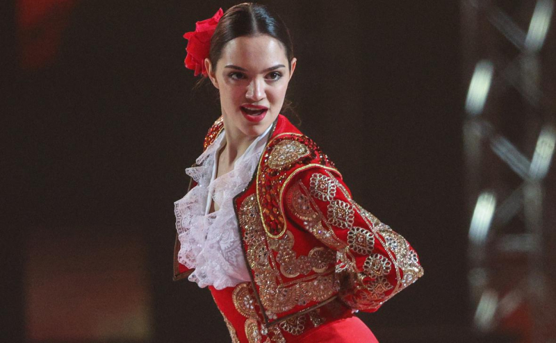 Евгения Медведева рассказала, как врач &laquo;потушила сигарету об ее спину&raquo;