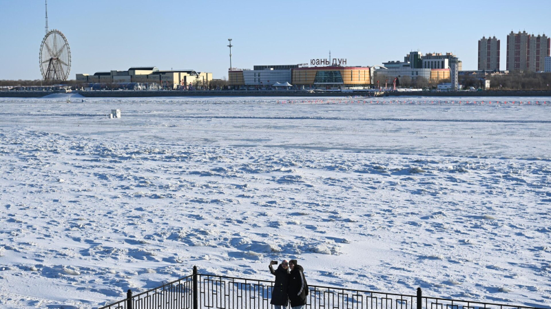 В Благовещенске начали строить понтонный мост в Китай