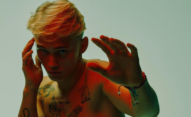 Даня Милохин выиграл нокаутом в первом раунде дебютный боксерский бой