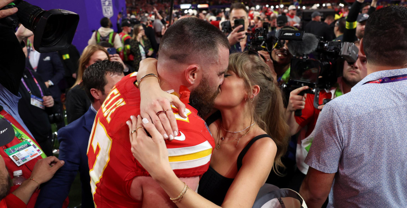 Как поцелуй Тейлор Свифт затмил Супербоул. Фоторепортаж
