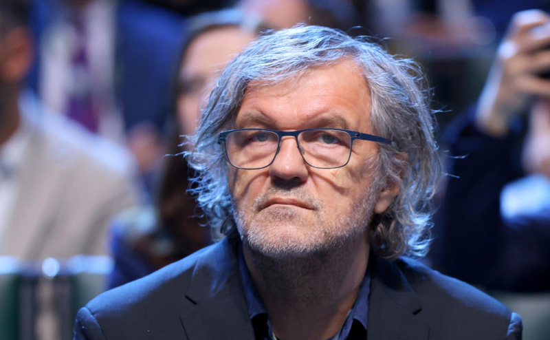 Кустурица рассказал об эмоциях после подарка от сборной России по футболу