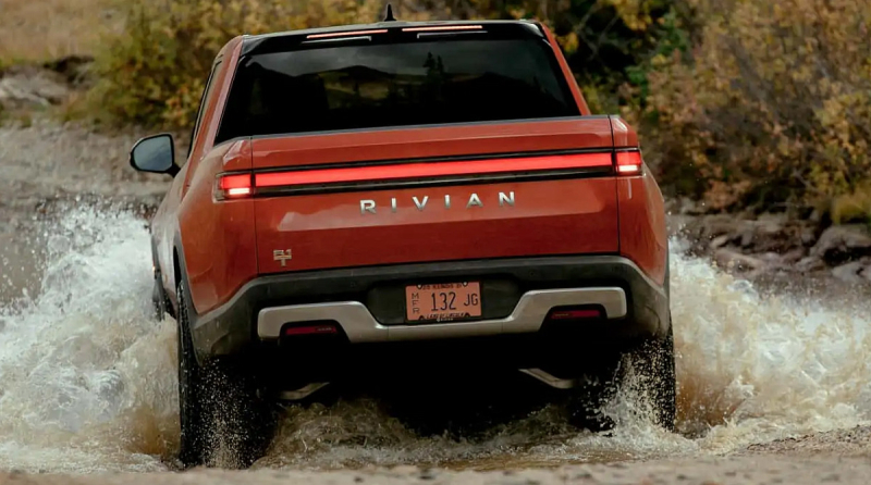 Rivian "слил" в Сеть видео со своим новым внедорожником за несколько недель до дебюта