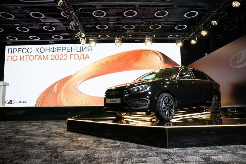 Седан Lada Aura впервые показали "в деле": в России состоялся тест-драйв новинки