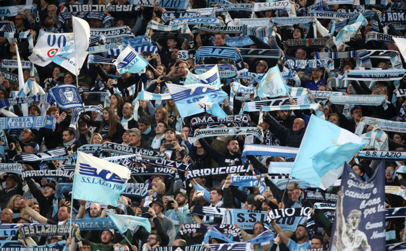 Фанаты &laquo;Лацио&raquo; кричали фашистские лозунги в связанной с Гитлером пивной