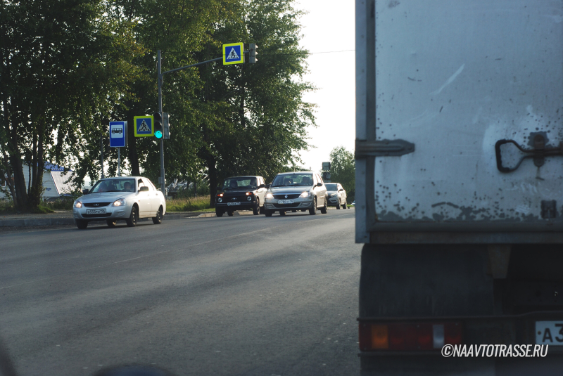 Инспектор ГИБДД рассказал, что делать, если встречный автомобиль "летит" в лоб