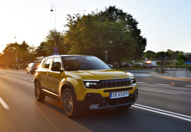 Jeep Avenger теперь стоит дешевле Geely Coolray и многих других "китайцев": озвучен новый прайс-лист