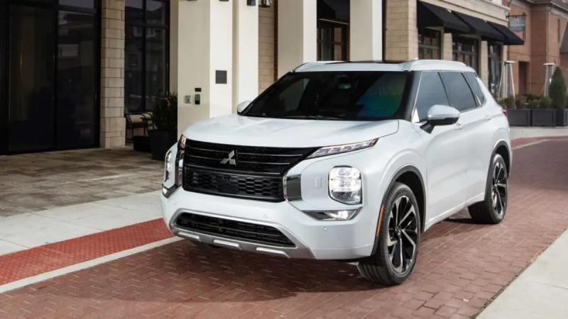 Mitsubishi Outlander оказался дешевле &laquo;китайцев&raquo;, лучшая замена KIA Sorento, новый Renautl Captur. Главное к утру