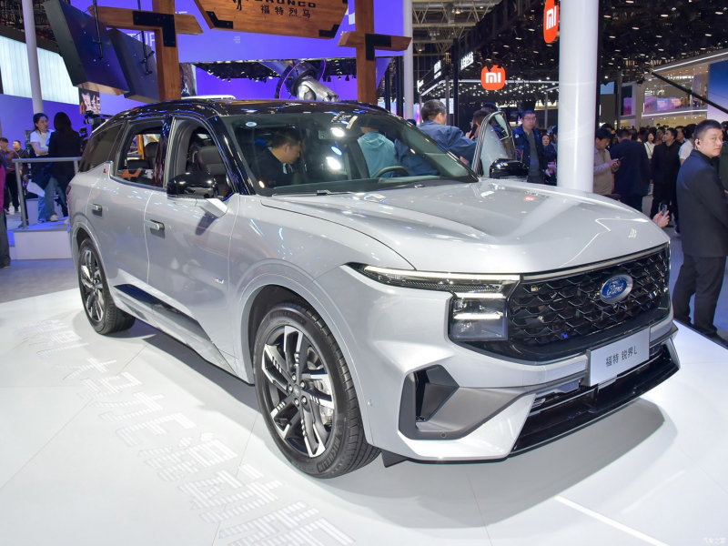 Стартовали продажи нового 7-местного кроссовера Ford Edge L с мощным мотором, который можно заправлять АИ-92