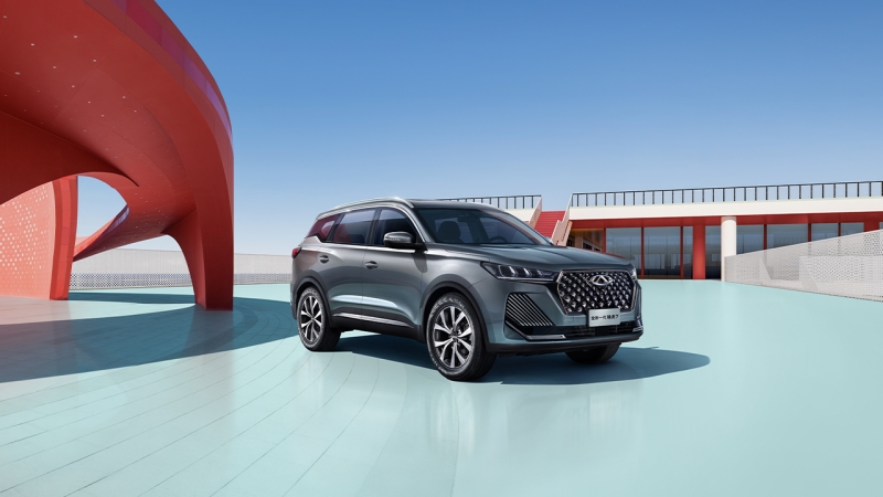 Chery выпускает Tiggo 7 нового поколения: цена от 900 тысяч рублей, 3 экрана и прочный мотор