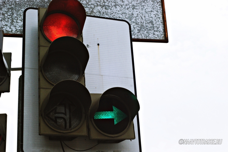 В ГИБДД объяснили значение знака "Уступи все и едь направо": это будет полезно всем водителям