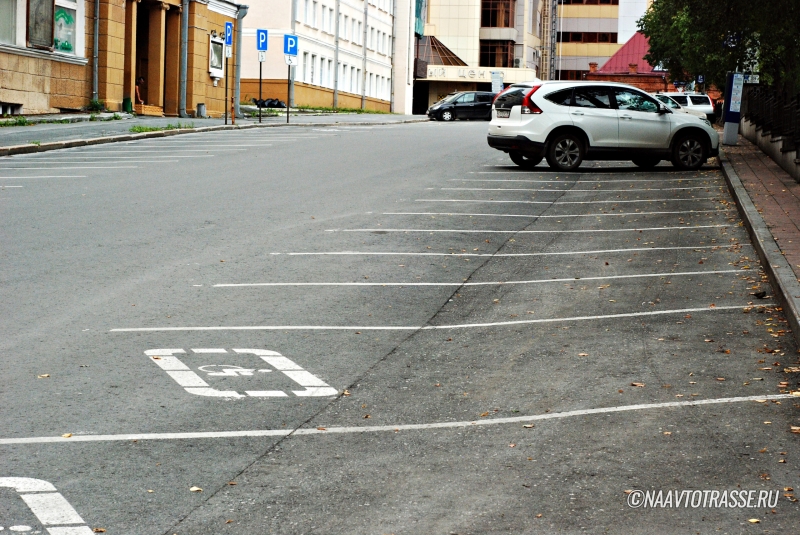 В ГИБДД предупредили о штрафе и эвакуации авто за парковку в разрешенном месте