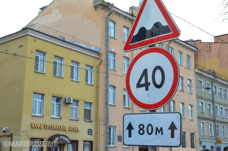 Капитан полиции предупредил о штрафе за знаки, замотанные в черные пакеты