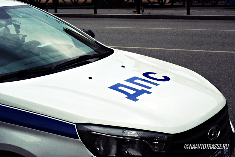 Автоюрист рассказал, на какие сигналы инспекторов можно не обращать внимания законно