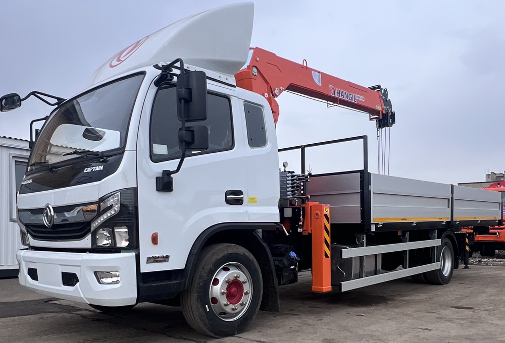 Бортовые автомобили с КМУ: универсальное решение для грузоперевозок и строительных работ